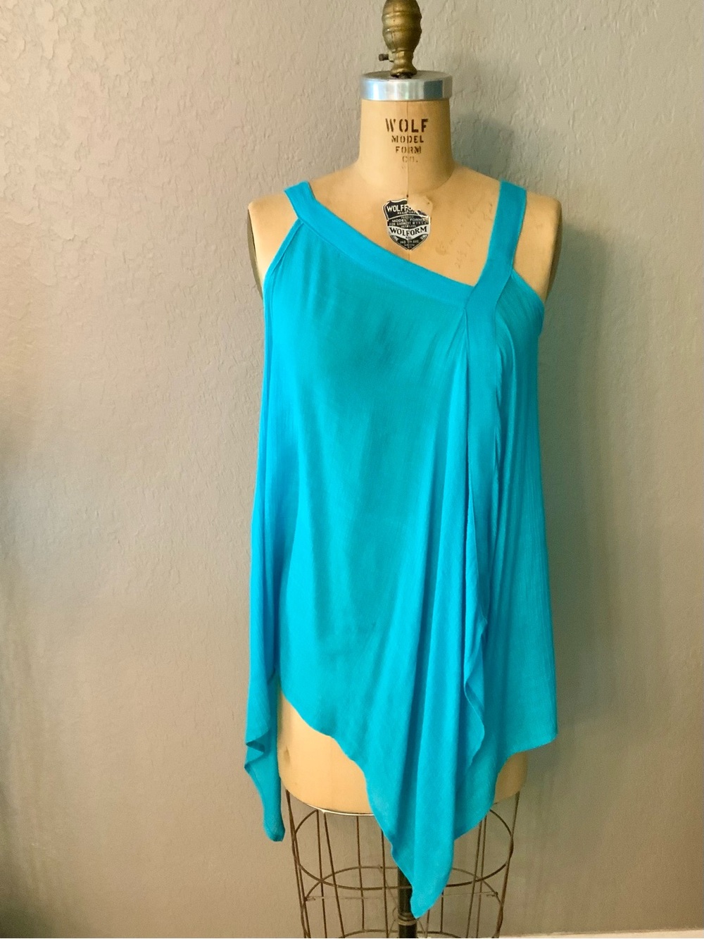 Heather Lane turquoise sleeveless tunic top size medium